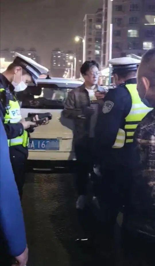保安爆料酒驾视频播放  第2张